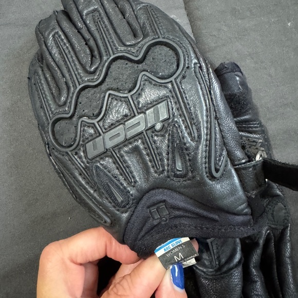 ICON Riding Gloves - Picture 3 of 3